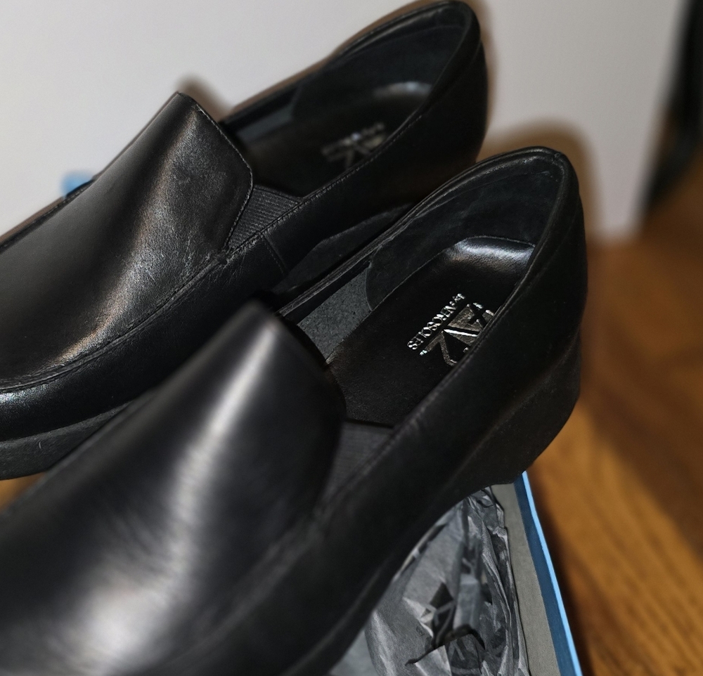 Elegant Black Leather Loafers for Women